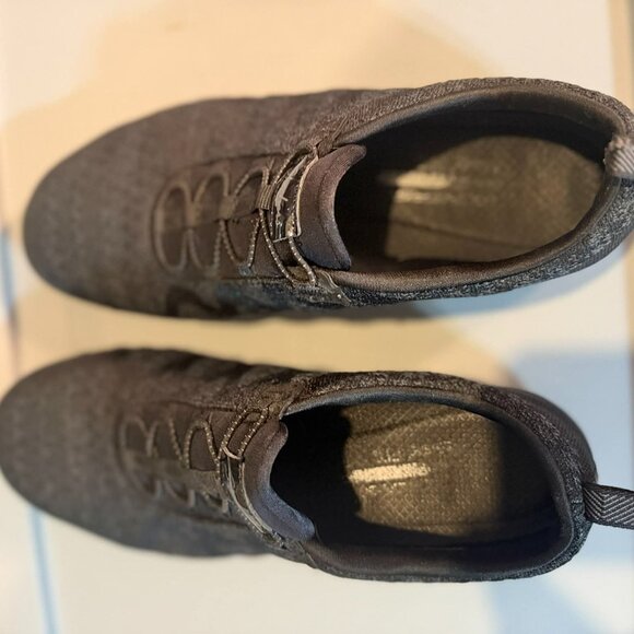 SIZE 9 Skechers Breathe Easy - Infi-Knity Relaxed Fit Slip-In Sneakers - Black - Picture 3 of 15